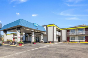 Econo Lodge Inn & Suites